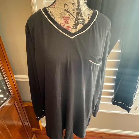 Chic Black Pajama Set with White Accents - Picture 4 of 13